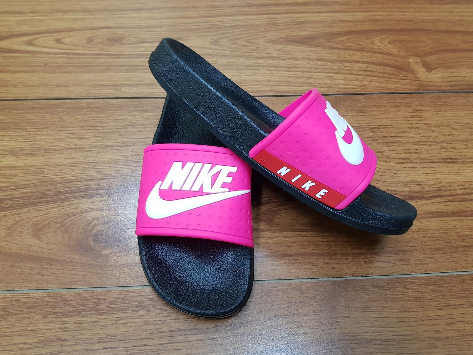 nike ladies slippers