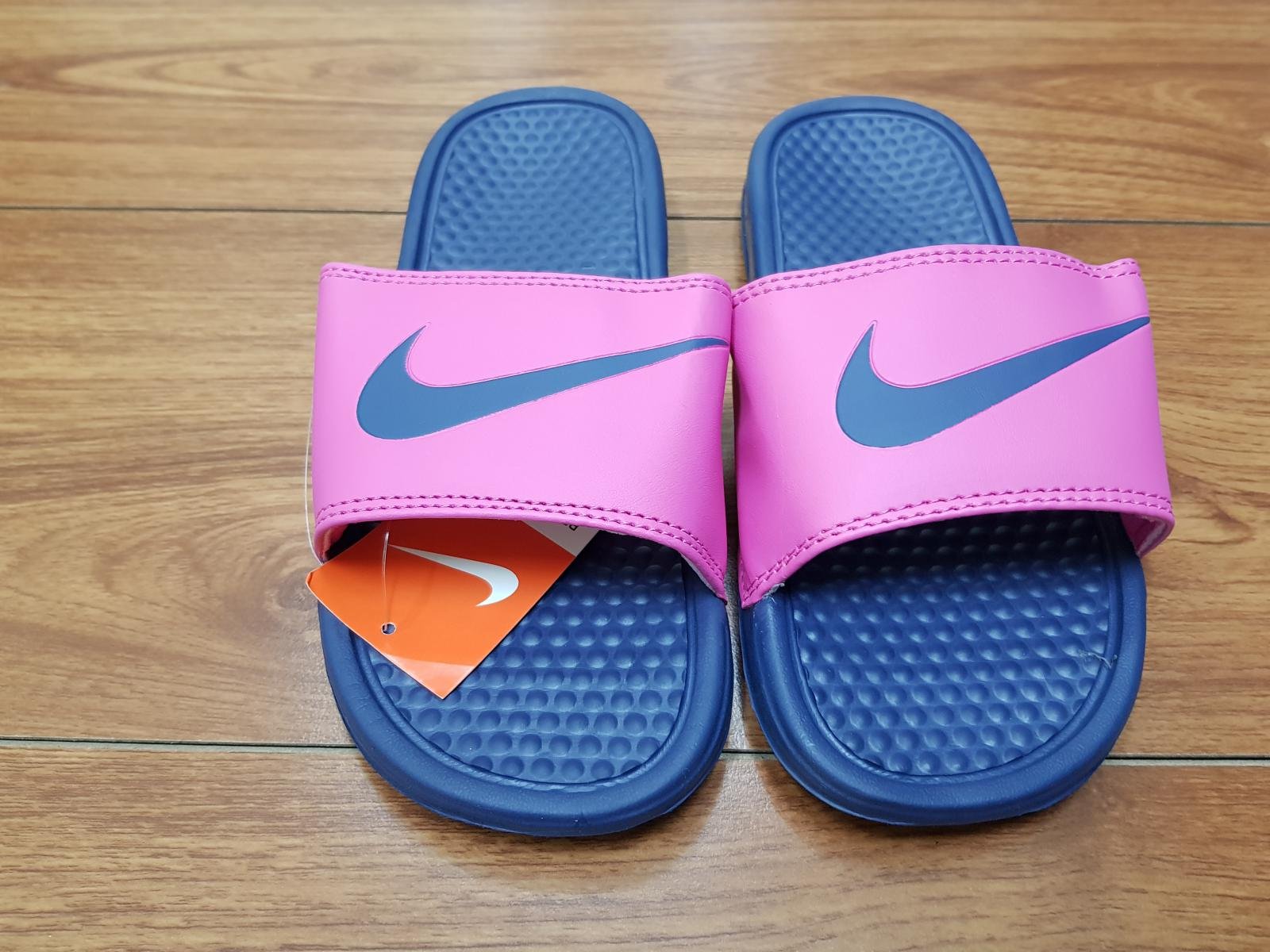 nike ladies slippers